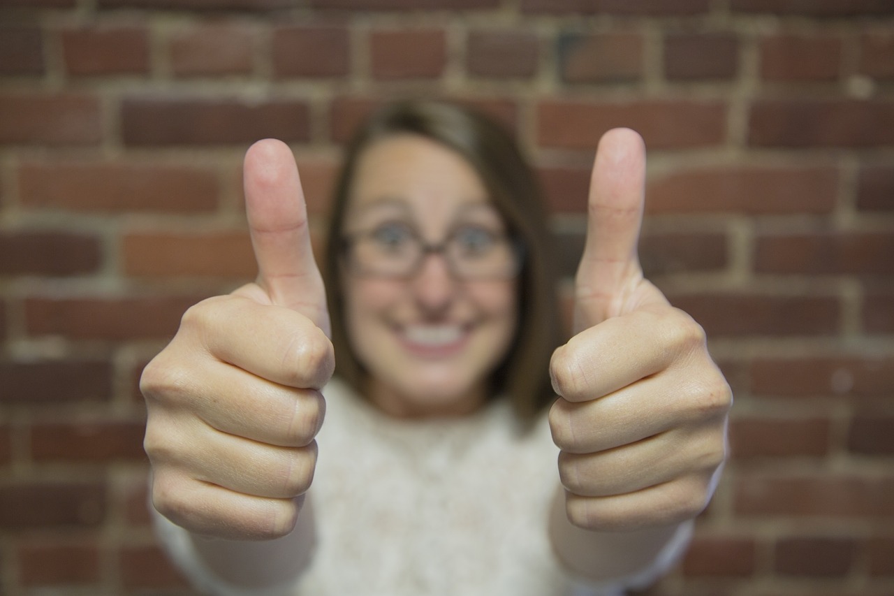 ThumbsUpGirl ThumbsUpGirl